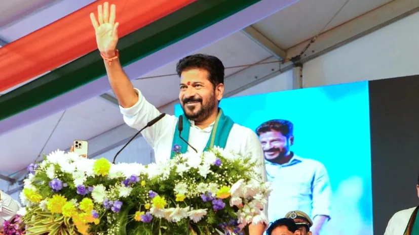 ఆ సమయంలో హైదరాబాద్‌లోనే పుట్టి పెరిగిన కొందరు అగ్ర హీరోలు లేదా రాయల్ ఫ్యామిలీస్, పొలిటికల్ బ్యాక్‌గ్రౌండ్ ఉన్న స్టార్ల పేర్లను నెటిజన్లు ఊహిస్తున్నారు. అయితే, రేవంత్ రెడ్డి ఎక్కడా ఏ ఒక్క హీరో పేరును ప్రత్యేకంగా ప్రస్తావించకుండా సస్పెన్స్ మెయింటైన్ చేయడం విశేషం. సీఎం రేవంత్ రెడ్డి ఇలా సరదాగా వ్యాఖ్యానించినప్పటికీ, చిత్ర పరిశ్రమతో ఆయనకు అత్యంత బలమైన సంబంధాలు ఉన్నాయి. ఆయన ముఖ్యమంత్రి అయిన తర్వాత మెగాస్టార్ చిరంజీవి, కింగ్ నాగార్జున, సూపర్ స్టార్ మహేష్ బాబు వంటి దిగ్గజాలు ఆయనను స్వయంగా కలిసి అభినందనలు తెలిపారు. సినిమా టికెట్ల రేట్ల పెంపు, ఇండస్ట్రీ సమస్యలు, తెలంగాణలో షూటింగుల అనుమతుల విషయంలో రేవంత్ సర్కార్ ఎంతో సానుకూలంగా స్పందిస్తోంది.