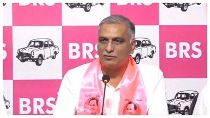 Harish rao: బీఆర్ఎస్ డిప్యూటీ ఫ్లోర్ లీడర్, మాజీ మంత్రి హరీశ్ రావు ఆదివారం తెలంగాణ భవన్లో మీడియాతో మాట్లాడుతూ, పొంగులేటి శ్రీనివాసరెడ్డి అక్రమ మైనింగ్ వ్యవహారం బయటపడిన తర్వాత తనపై బురదజల్లే ప్రయత్నాలు జరుగుతున్నాయని తీవ్రంగా విమర్శించారు. తన కుటుంబ సభ్యుల పేర్లను కూడా లాగుతున్నారని ఆరోపించారు.