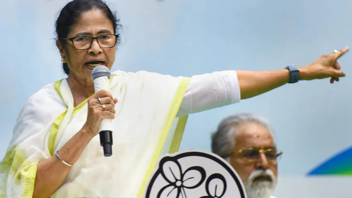 Bengal Politics: బెంగాల్ రాజకీయ సంక్షోభంలో వరుస ట్విస్టులు.. మమత ఊహించని పాలిటిక్స్! |