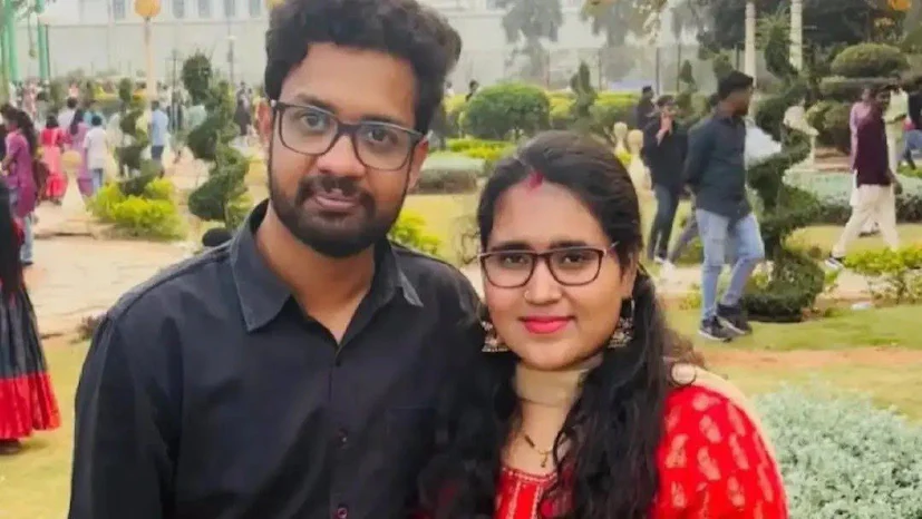 అయితే ఈకేసులో అనుమానితుడు భర్తే కావడం, మృతురాలి గదిలో రక్తపు మరకలు, మద్యం బాటిల్స్ ఉండటం, ఆమె శరీరంపై గాయాలు, ముక్కు నుండి రక్తం కారడం వంటి పరిగణలోకి తీసుకున్న అధికారులు గదిని పరిశీలించిన తర్వాత దర్యాప్తు అధికారులు.. బెడ్‌షీట్‌సహా పలుచోట్ల రక్తపు మరకలను ఫోరెన్సిక్ బృందంతో క్లూస్‌ను సేకరించింది. రాధ గాయత్రి మరణానికి గల కారణాలపై, ఇప్పుడే ఓ అంచనాకు రాలేమని అధికారులు చెబుతున్నారు. ఘటనకు సంబంధించి ఒక్క విషయాన్ని కూడా, ఇప్పటికీ పోలీసులు బయటకు రివీల్ చేయలేదు. కేసు సెన్సిటివ్ కావడంతో డెహ్రాడూన్‌ కొరోనేషన్ హాస్పిటల్‌లోని పోస్టుమార్టం పక్రియను, వీడియో రికార్డింగ్ చేసినట్లుగా కూడా తెలుస్తోంది.
