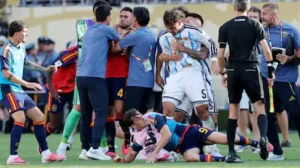 FIFA World Cup 2026: అలా ఉన్నావేంట్రా? ఓడిపోతే కొడతావా? స్పెయిన్ ఆటగాడిపై అర్జెంటీనా ప్లేయర్ దౌర్జన్యం! | క్రీడా వార్తలు | ACTPnews