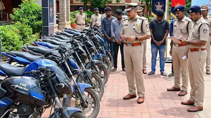 Tirupati: కాజేస్తారు.. అడవిలో దాచేస్తారు.. తిరుపతిలో ఘరానా దొంగల అరెస్ట్.. రూ.20 లక్షల విలువైన వాహనాలు స్వాధీనం | ఆంధ్రప్రదేశ్ వార్తలు | ACTPnews
